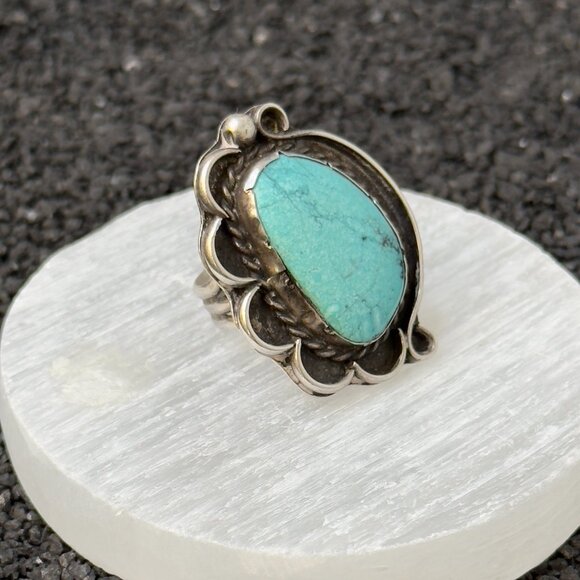 Large Vintage Native Turquoise Ring - Picture 5 of 5
